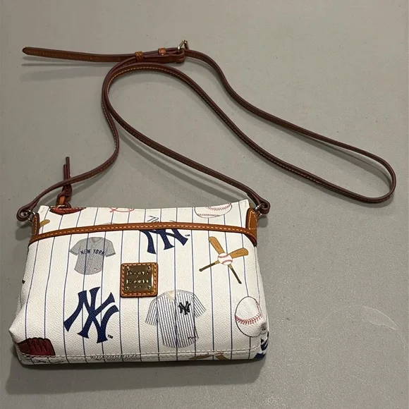 Dooney & Bourke New York Yankees Crossbody Bag - Picture 3 of 16